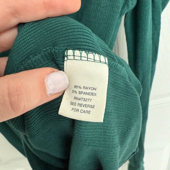 Mudd Cold Shoulder Ribbed Long Sleeve Green Top Women’s Size S - Picture 4 of 5